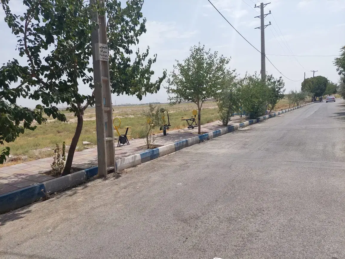 ۳۰۰ متر زمین سنددار چسب بافت