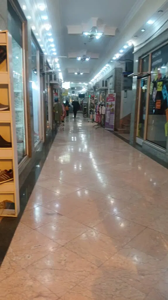 یک باب مغازه واقع در رباط کریم خیابان ملکی