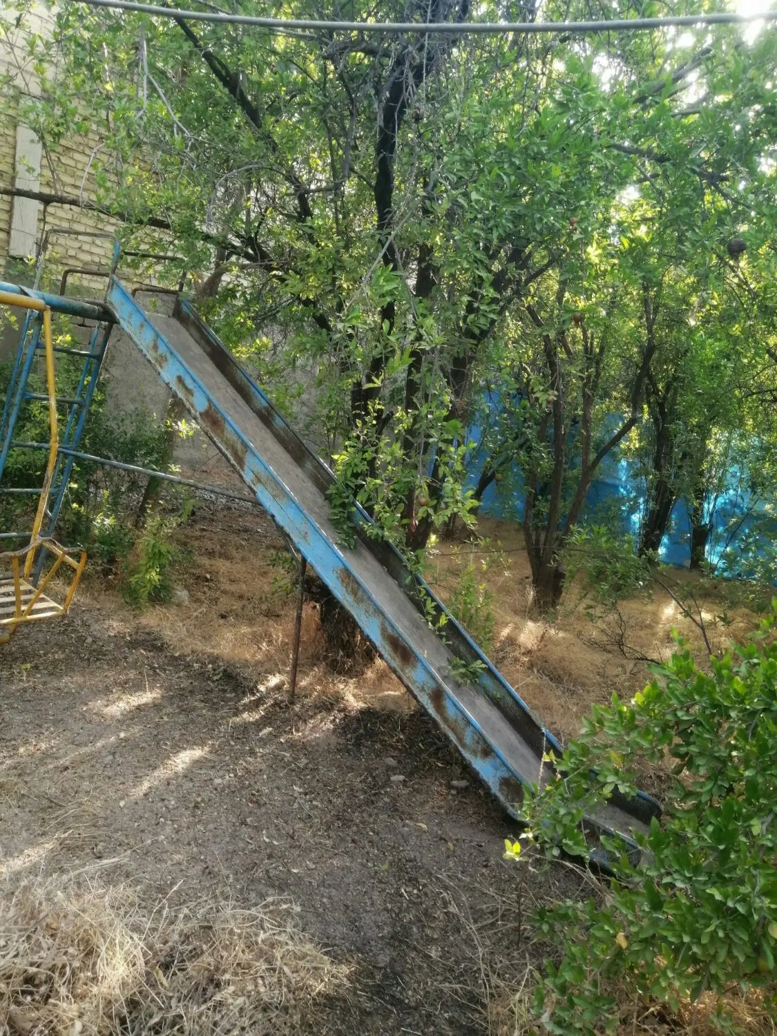 خانه ‌باغ همراه انبار بزرگ جهت کار و‌...