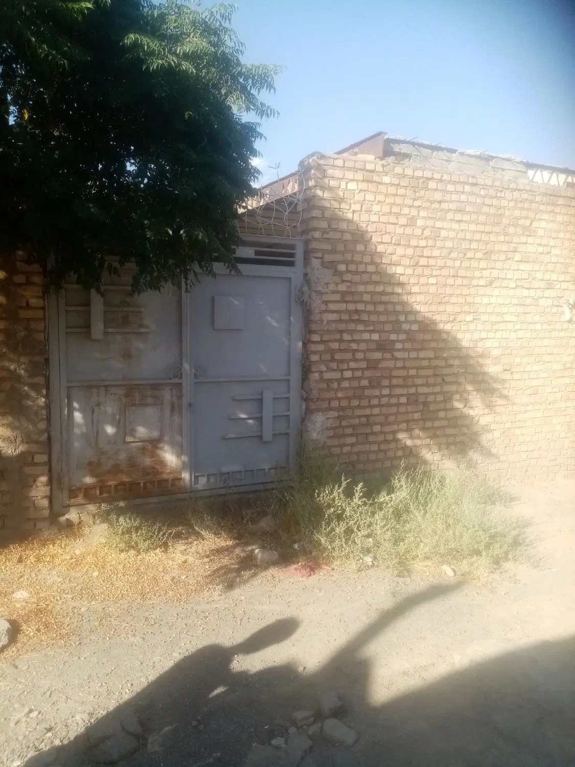 خانه ی نیمه آماده فقط پول زمین ومقالحشو حساب کردم