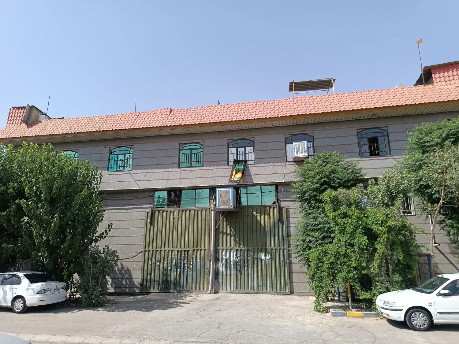 اجاره سوله صنعتی 1100مترمربع بنای مفید