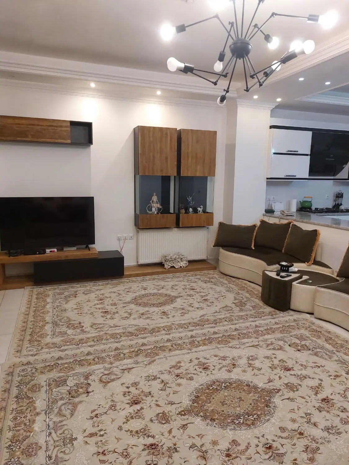 واحد ۱۶۸ متری سعدی