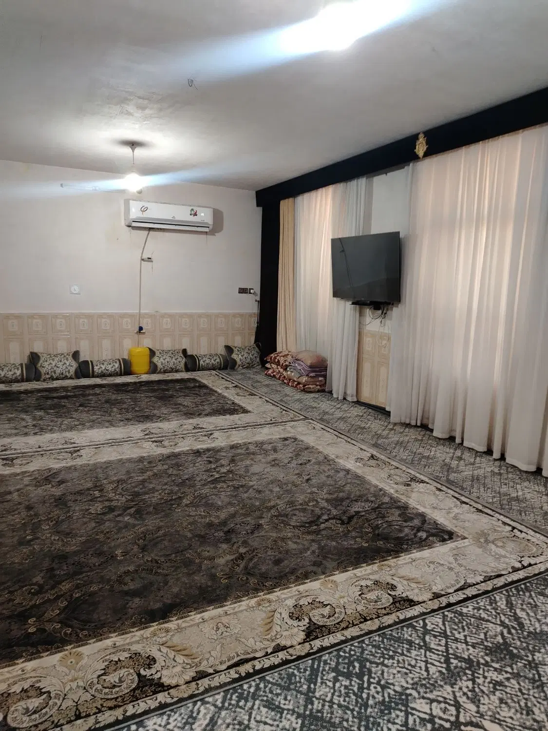 ویلایی دوطبقه بزرگ