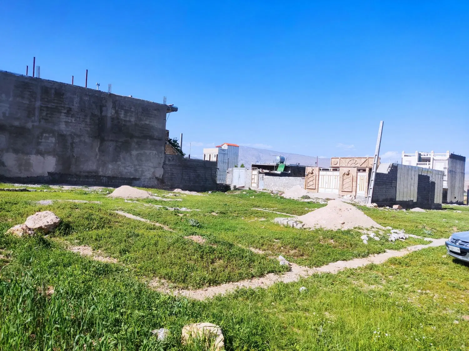 زمین مسکونی  پشت اداره برق