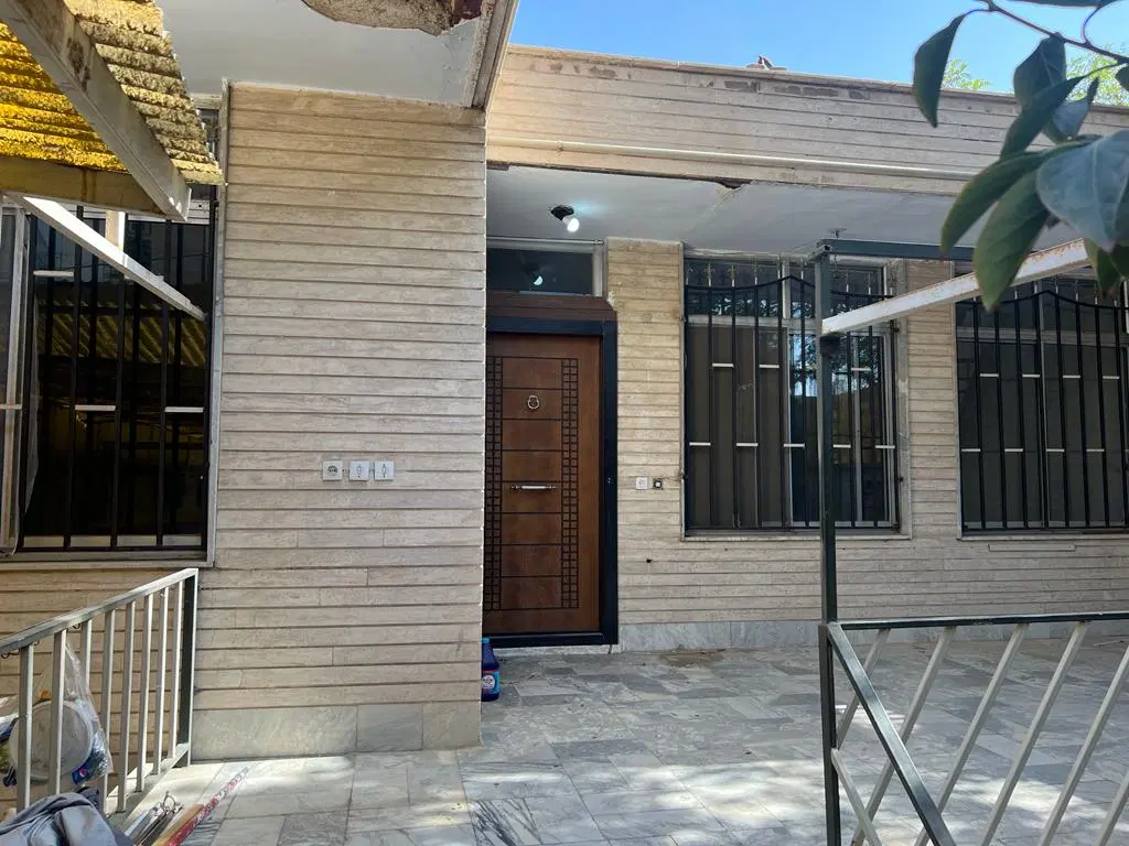 ۲۴۵ متر ویلا مهرشهر، بلوار ارم، با سند تکبرگ