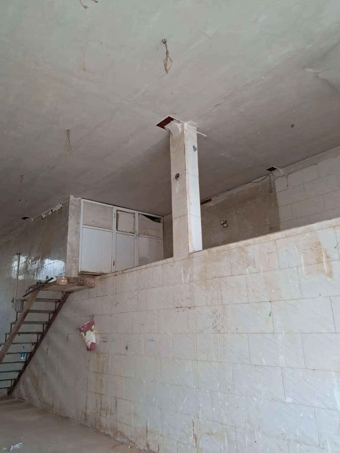 مغازه ۱۰۰متر