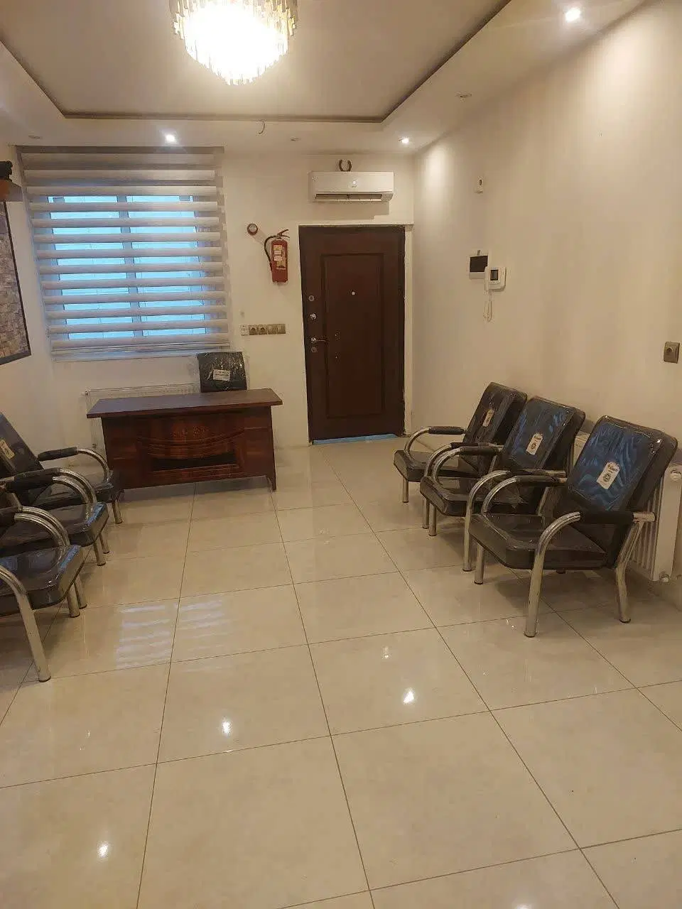 دفتر کار در مجتمع تجاری کنار ایستگاه مترو