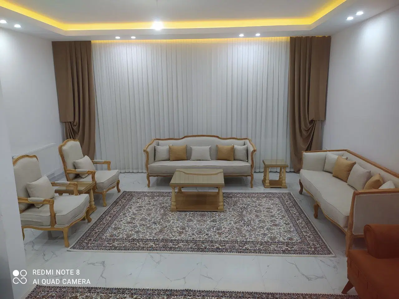 آپارتمان علوم پزشکی ۴_۱۹ جنب استخر شین