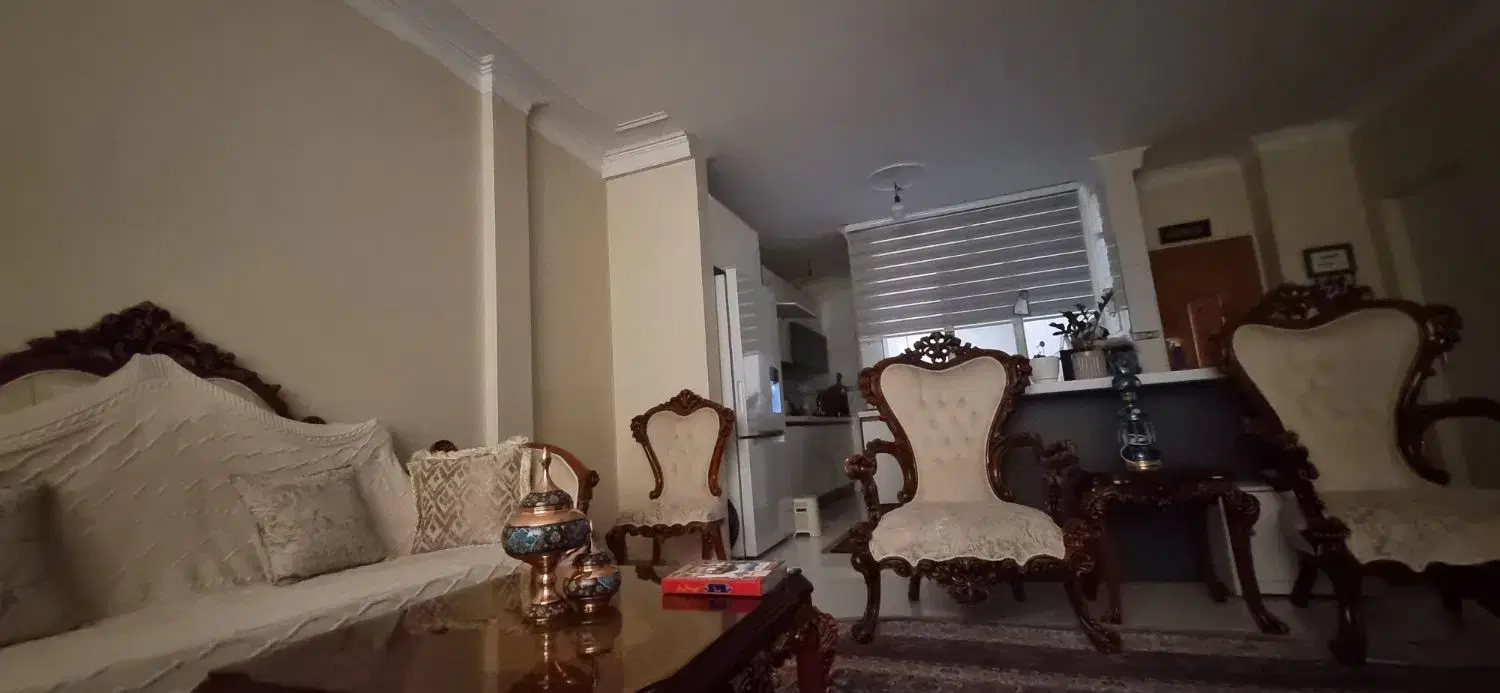 هم خانه خانم