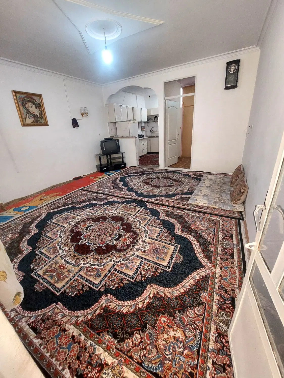 خانه دو طبقه سرویس کامل اجاره داده میشود