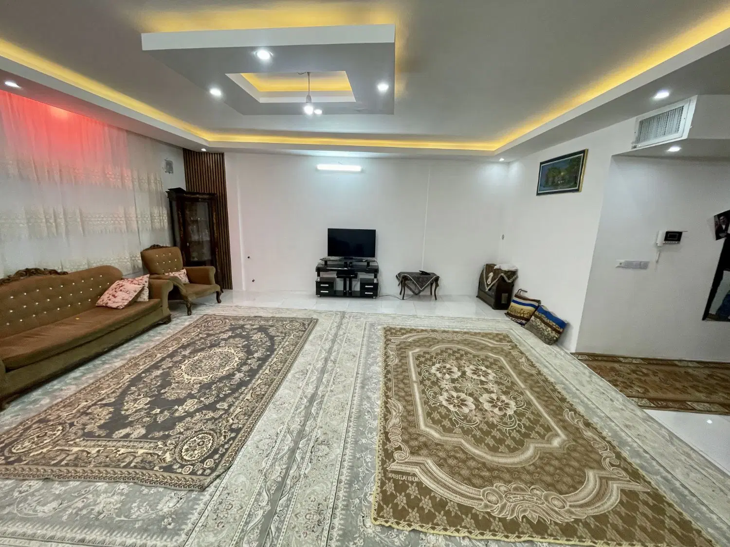 آپارتمان ۱۳۰ متری ۳ خواب پارکینگ آسانسور
