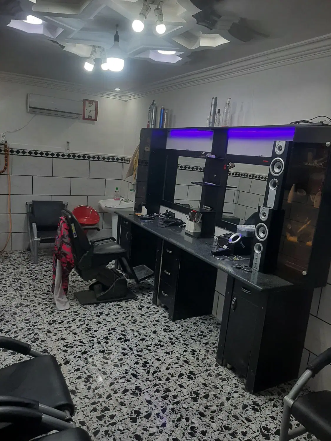 مغازه اماده برای ارایشگر