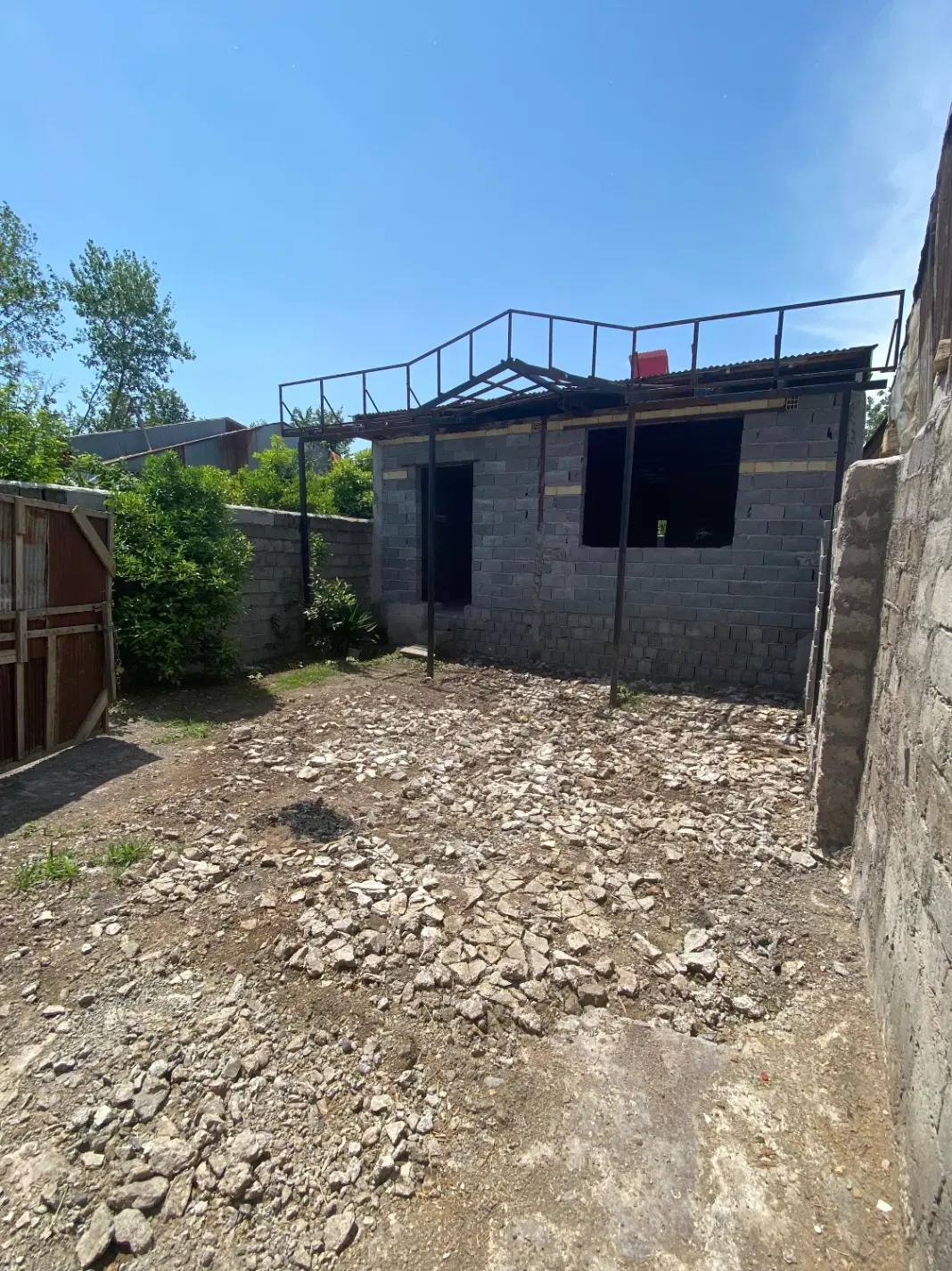 خانه ویلایی با پروانه ساخت۲۰۰متری