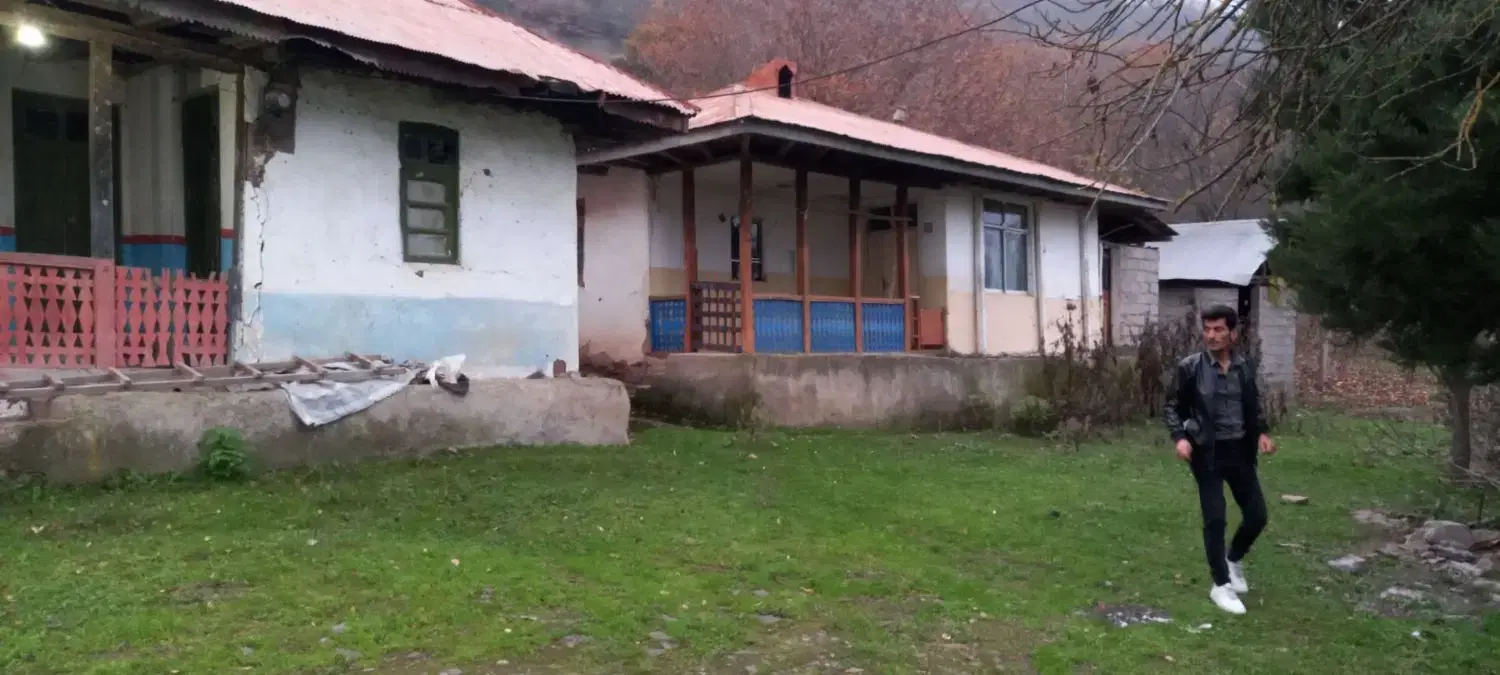فروش زمین مسکونی با خانه کلنگی در چلکاسر