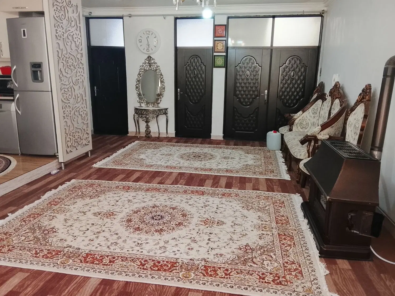 یک واحد اپارتمان واقع درخیابان گوارا طبقه سوم