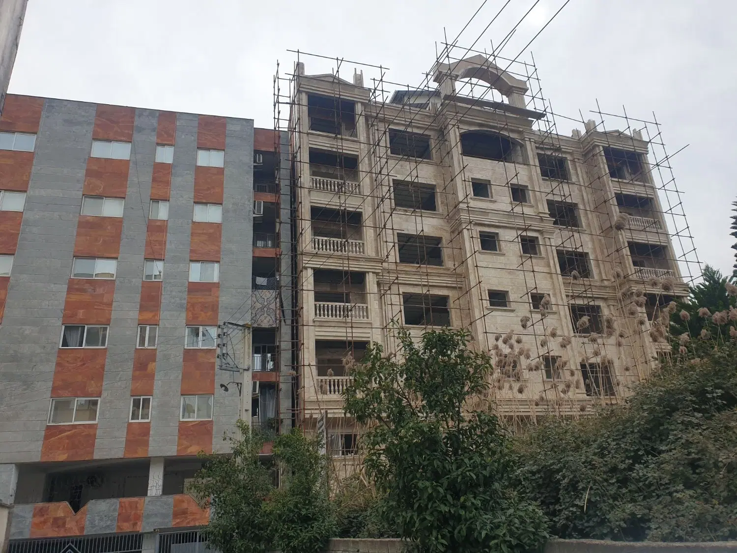 آپارتمان ۱۲۵ متر ۷۰۰ متری دریا  ۱ کیلومتر دریاکنار