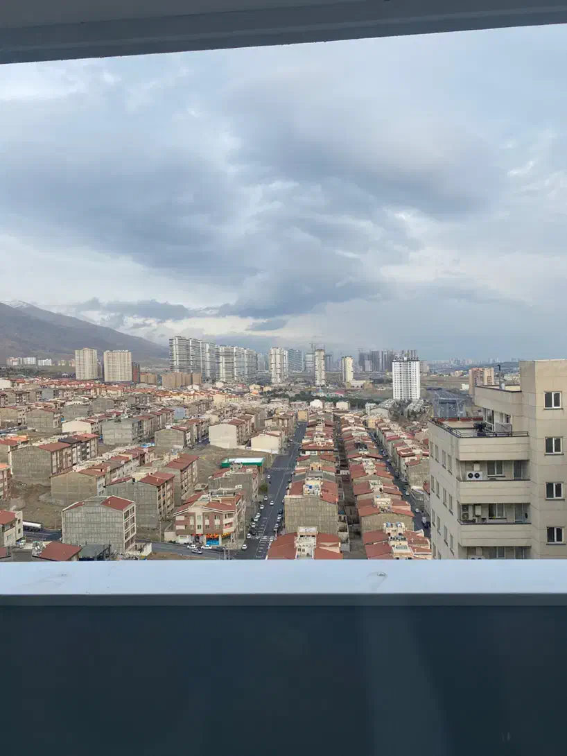 ویو‌ تا ابدباز رو به کوه طبقه بالا تراس بزرگ تخلیه