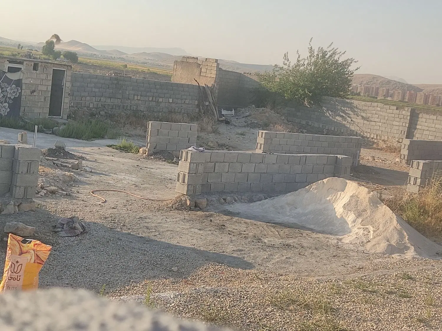 زمین  140 متری آماده ساخت
