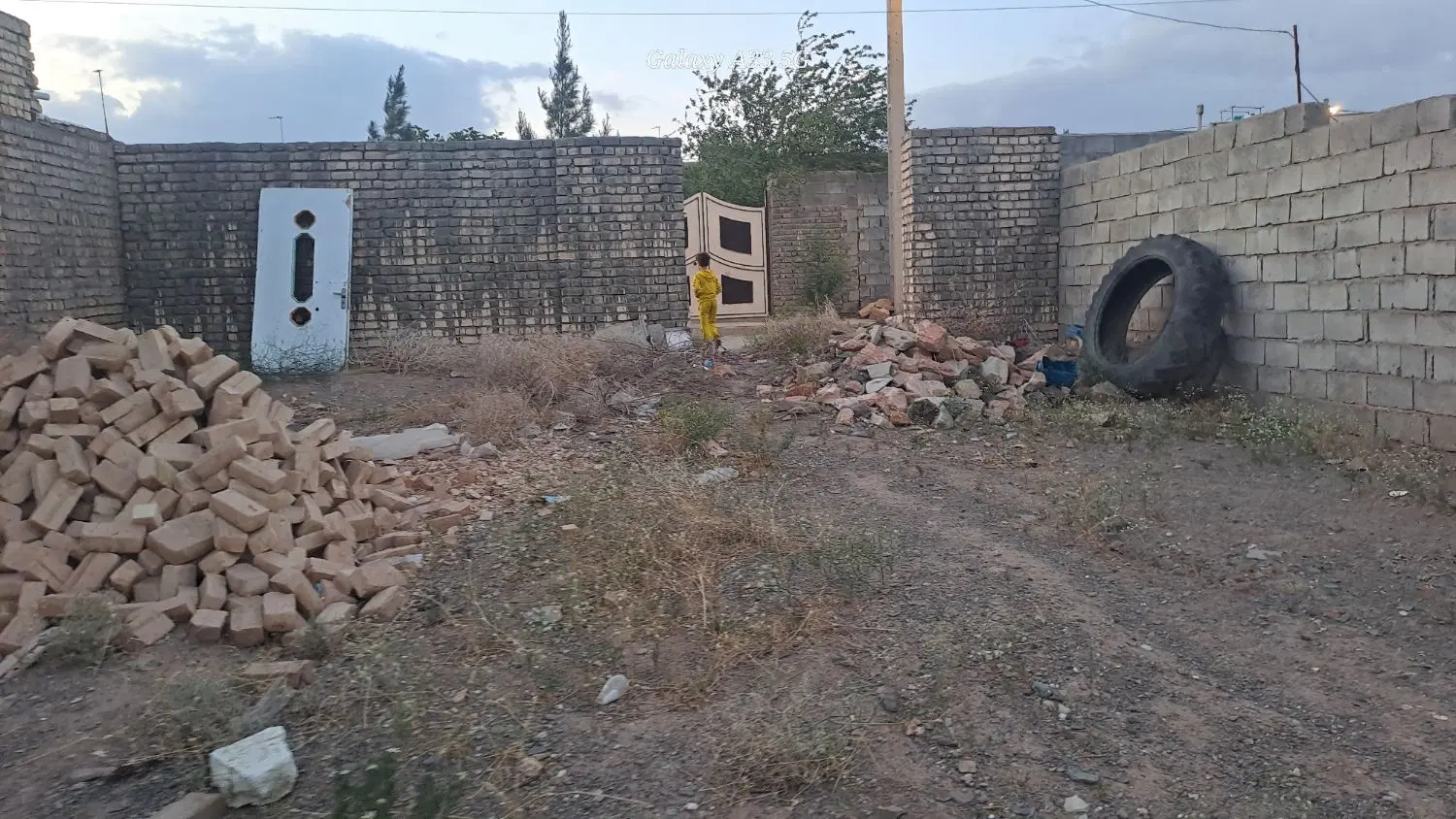 زمین چهار دیواری بعد روستای نیزار
