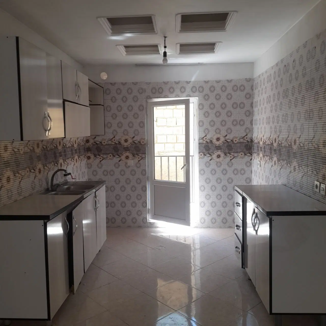 اپارتمان تک واحدی