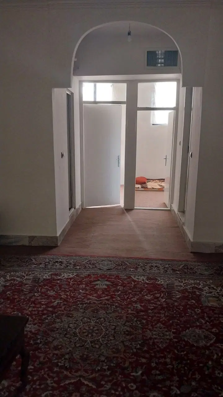 واحد ۸۰ متری  دو خوابه در منزل ویلایی