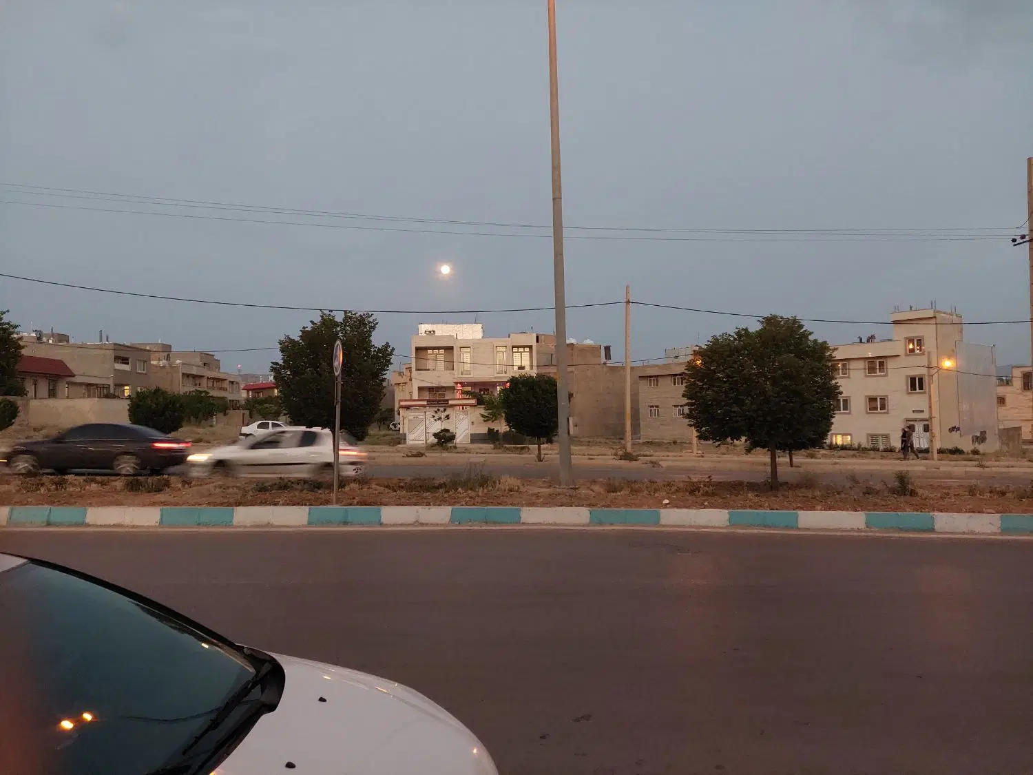 رهن کامل دوخ اداری ۹۰ متری بربلوار البرز