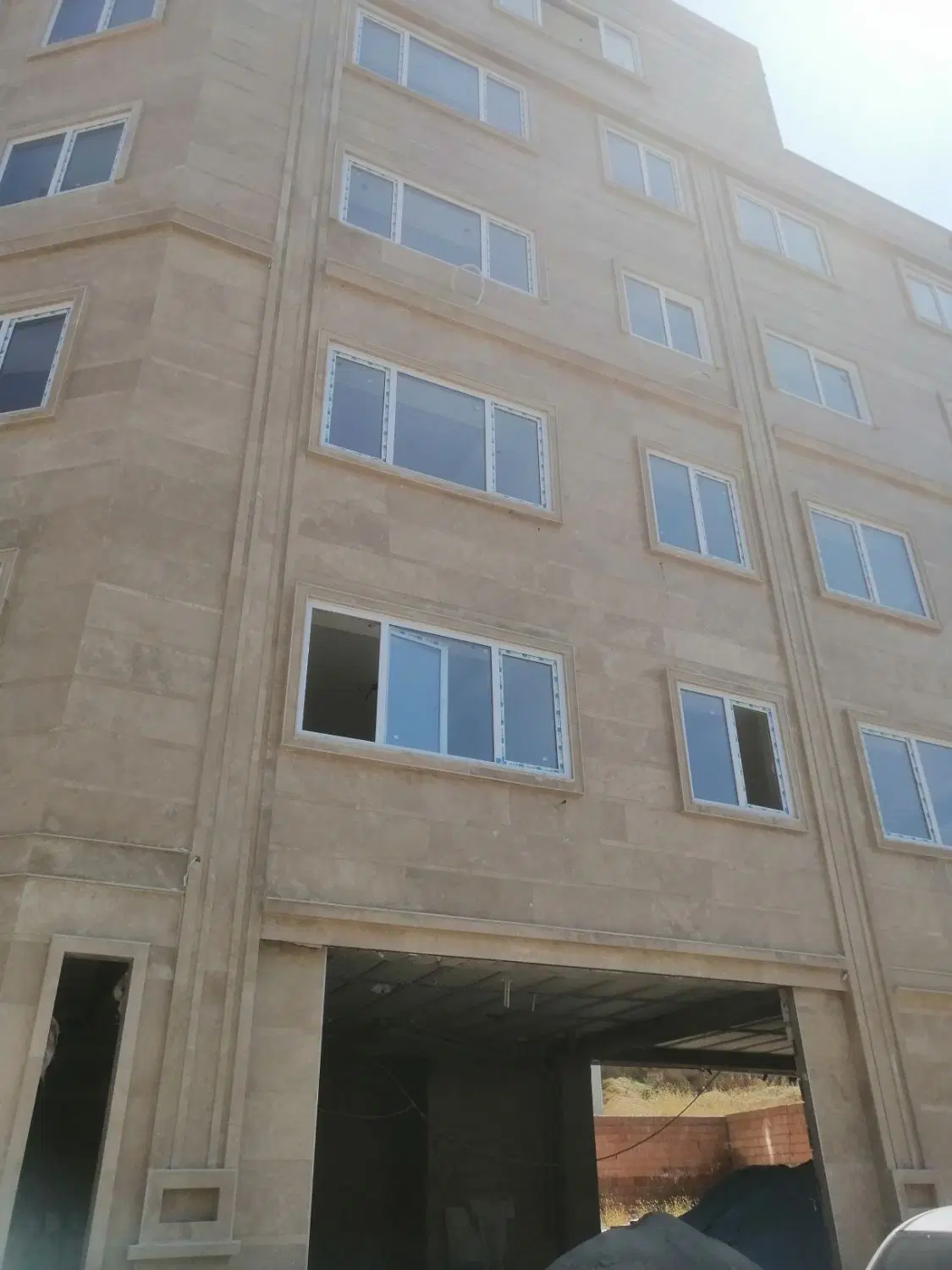 آپارتمان نوساز کیانی