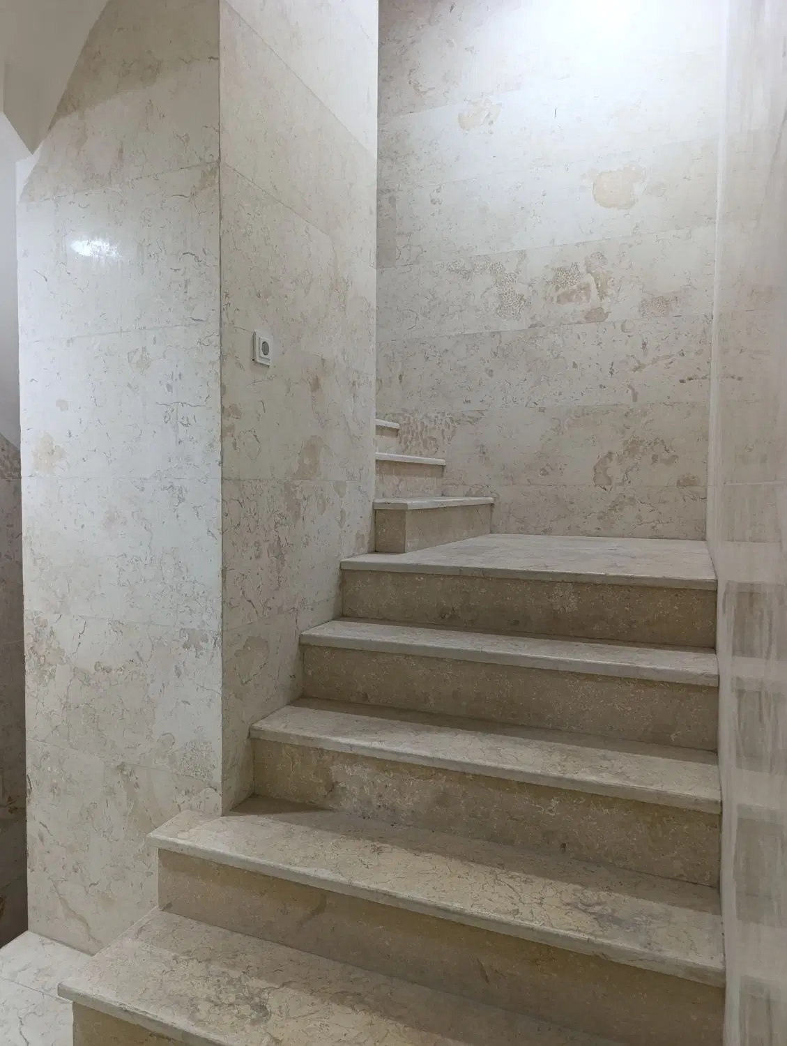 دوبلکس ۲۶۰متری آزادگان