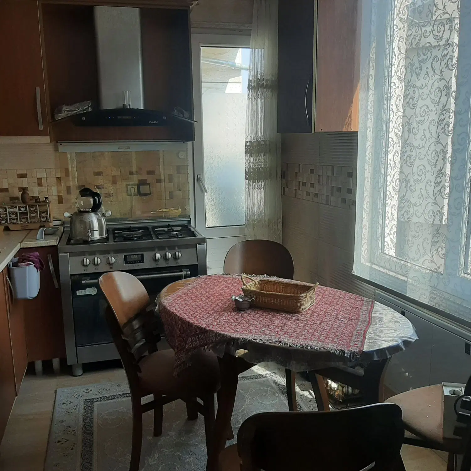 نادری ۸۷ متری تک واحدی