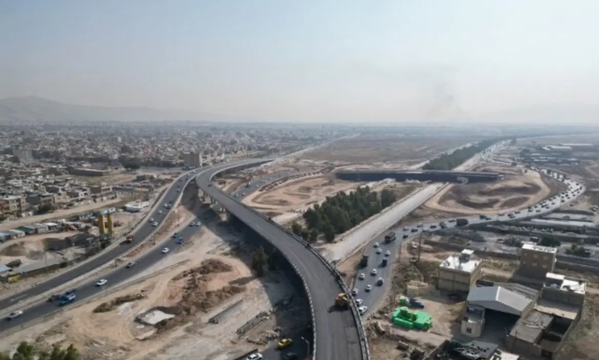 ۸۰ متر زمین بر بلوار جنب شرکت ایران خودرو
