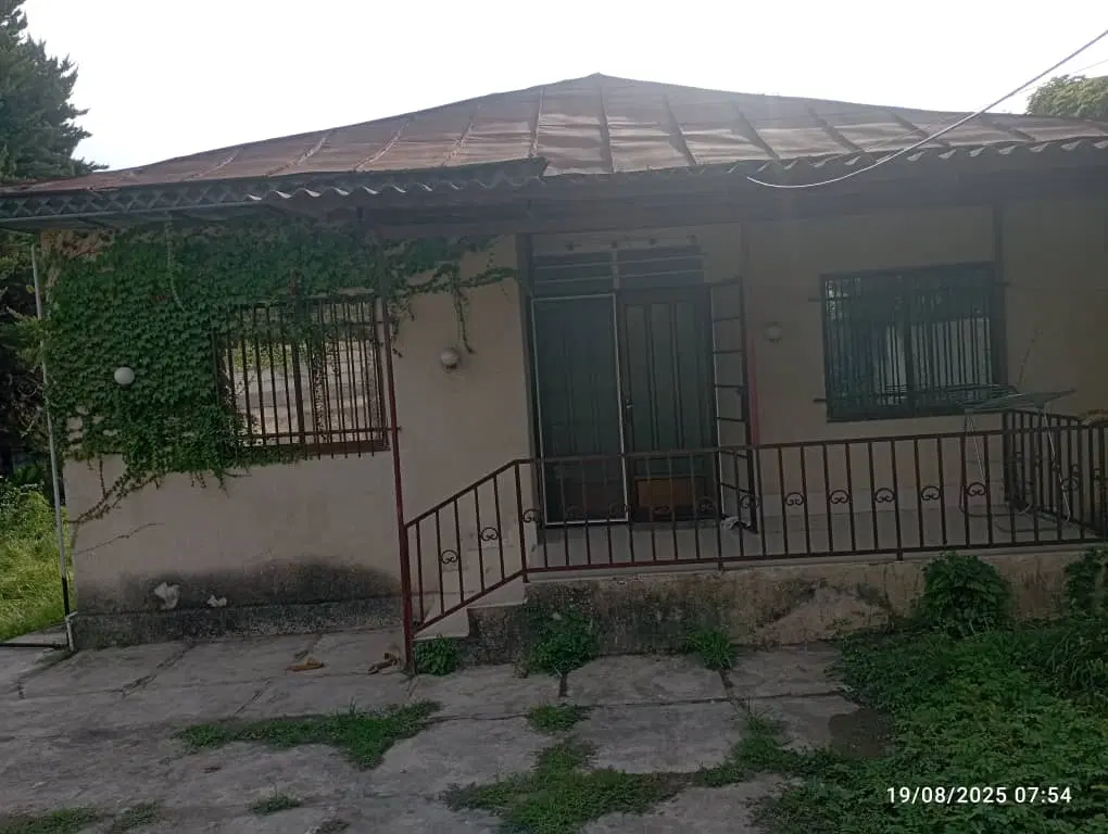 زمین با بنای کلنگی در لتینگان