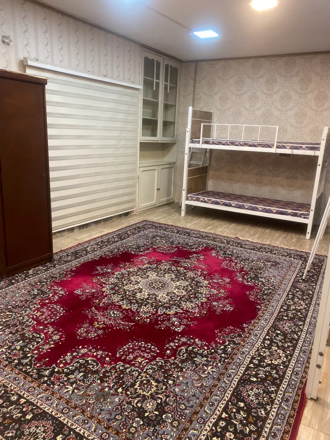 تخت با اتاق