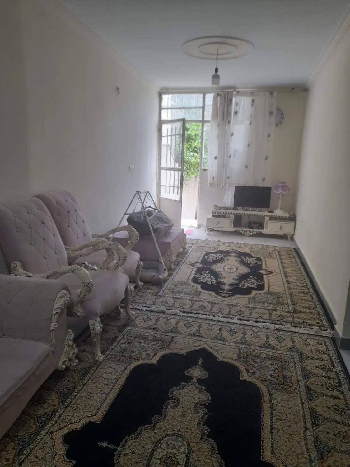 واحد 70 متری با 40متر حیاط حاج منصور الوند