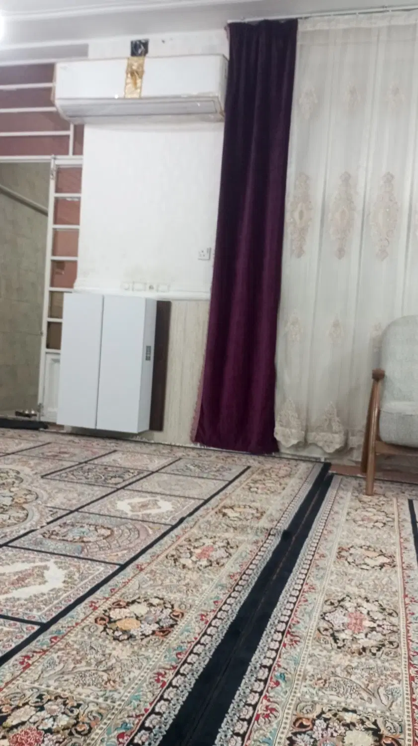 فروش خانه ویلایی 220متری با یه دهنه مغازه15متری