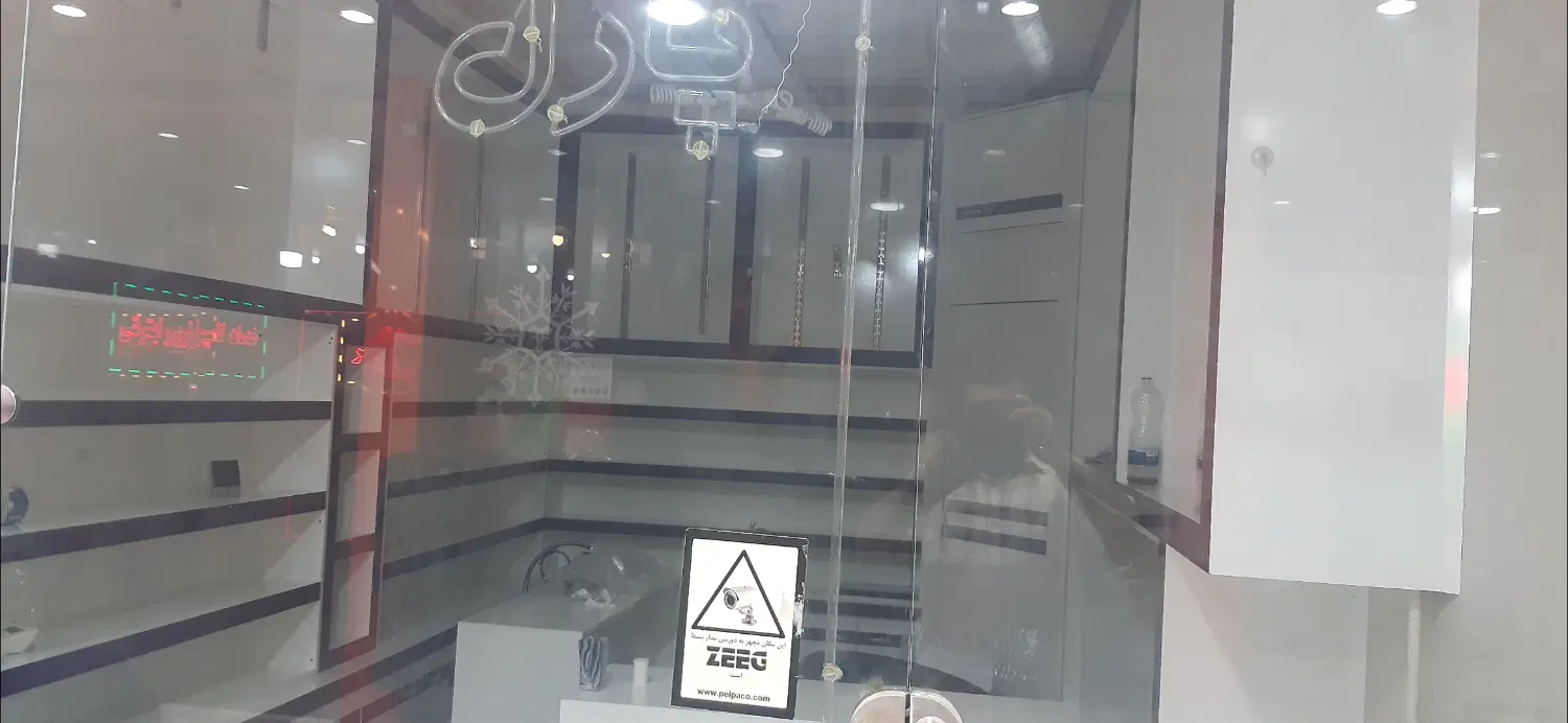 مغازه ۱۸ متری سه راه دانش