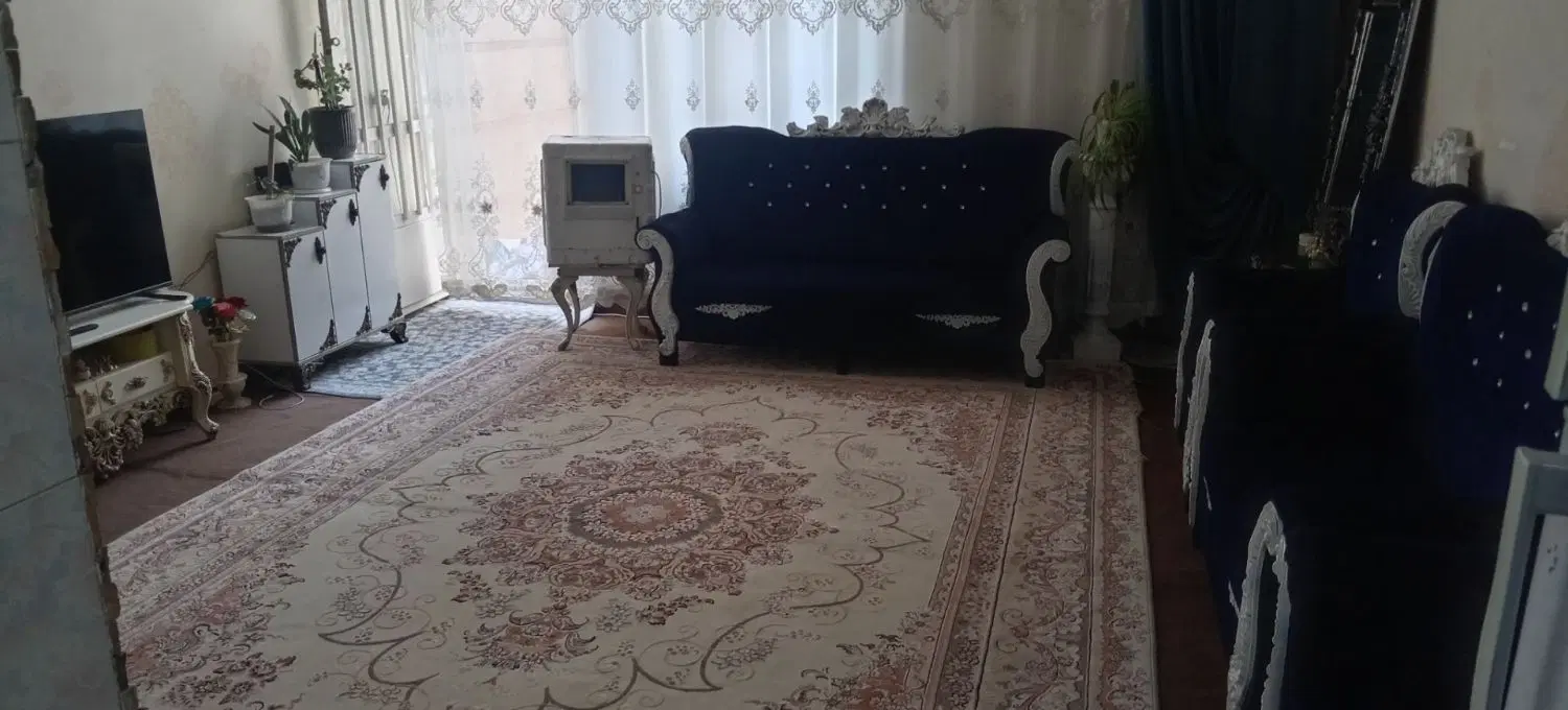 فروش حیاط تمیز باغ معروف (املاک آیکان)