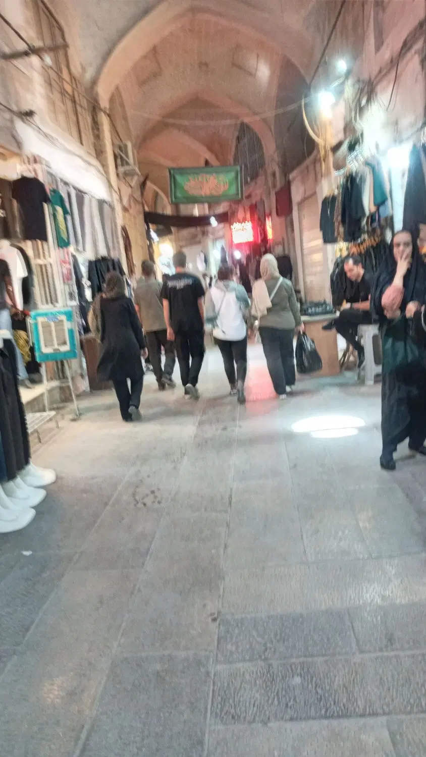فروش مغازه کوچک  در بازار بزرگ داخل سرا