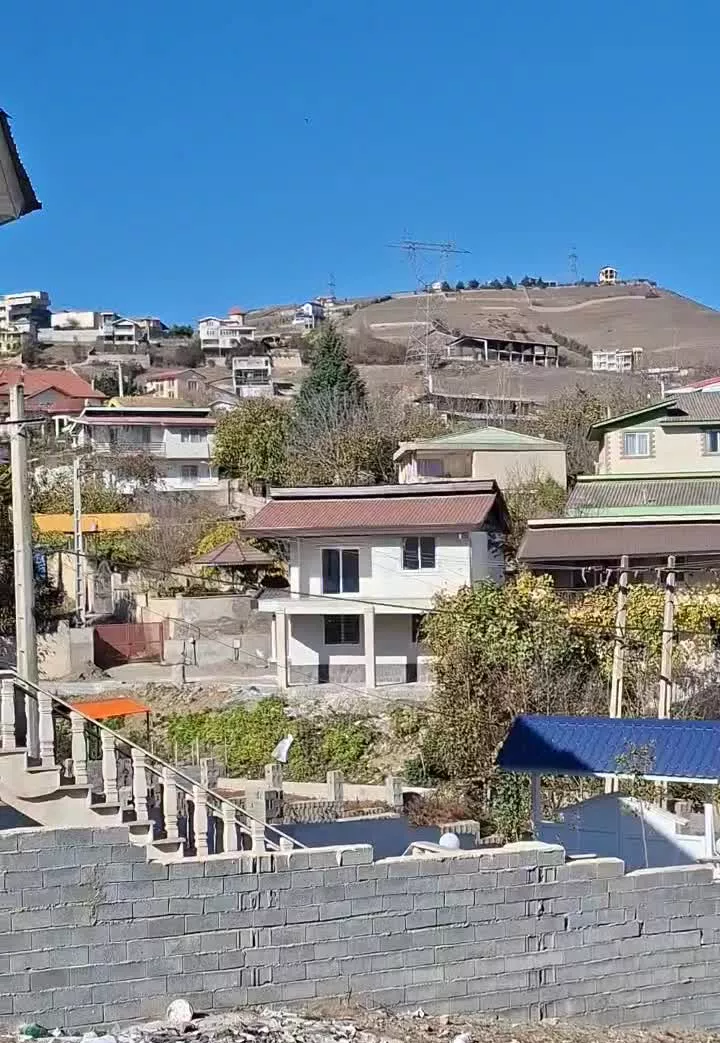یک قطعه زمین در بافت مسکونی با جواز ساخت