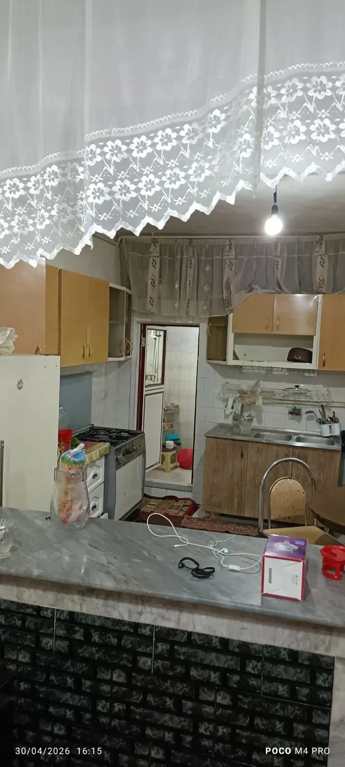حیاط دو طبقه تیرآهن