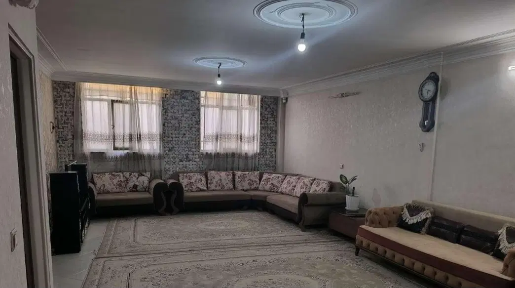 واحد ۶۰متری روبه روبیمارستان بخشداری