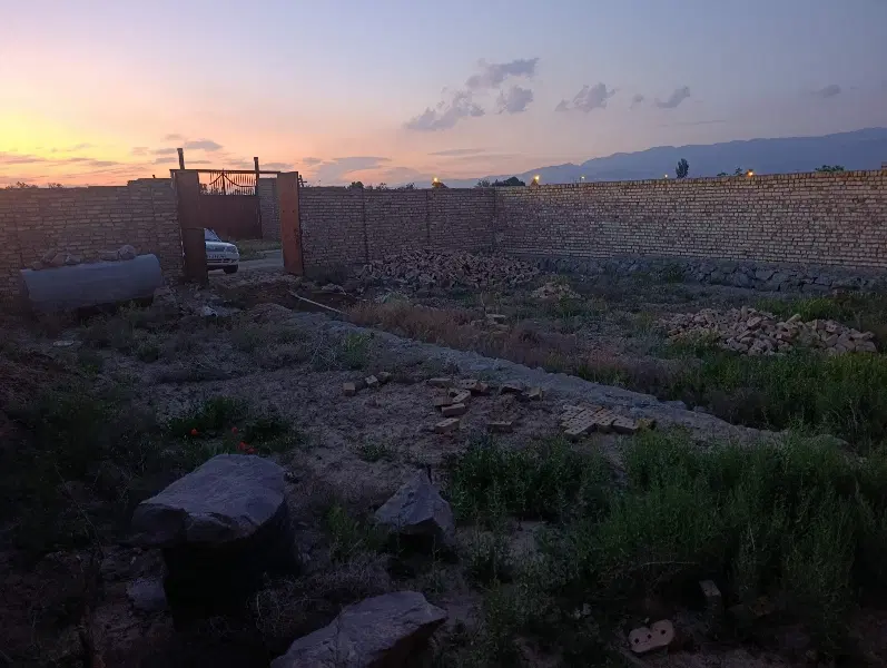 زمین چهار دیواری