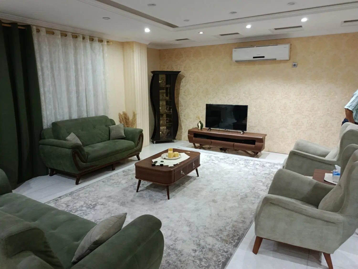 اجاره یک واحد سه خوابه مرکز شهر