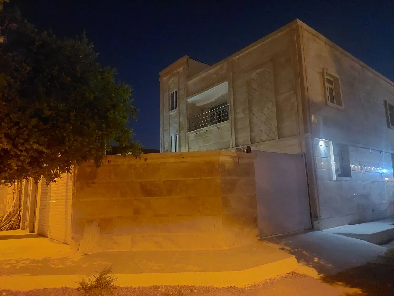 نارنج ۴ ط بالا کلید اول ۸۵ متر اتاق مستر
