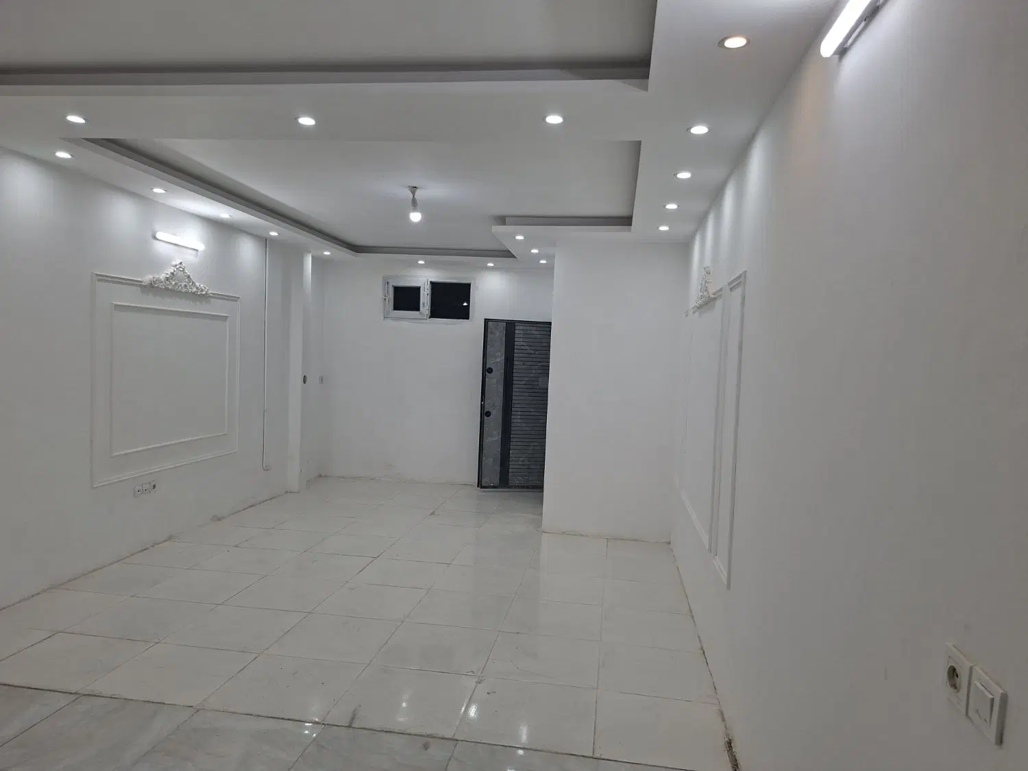 اپارتمان طبقه همکف حدود۸۰ متر