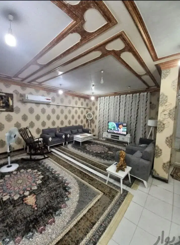 طبقه بالا ویلایی۱۳۰متری ،پارکینگ مجزا