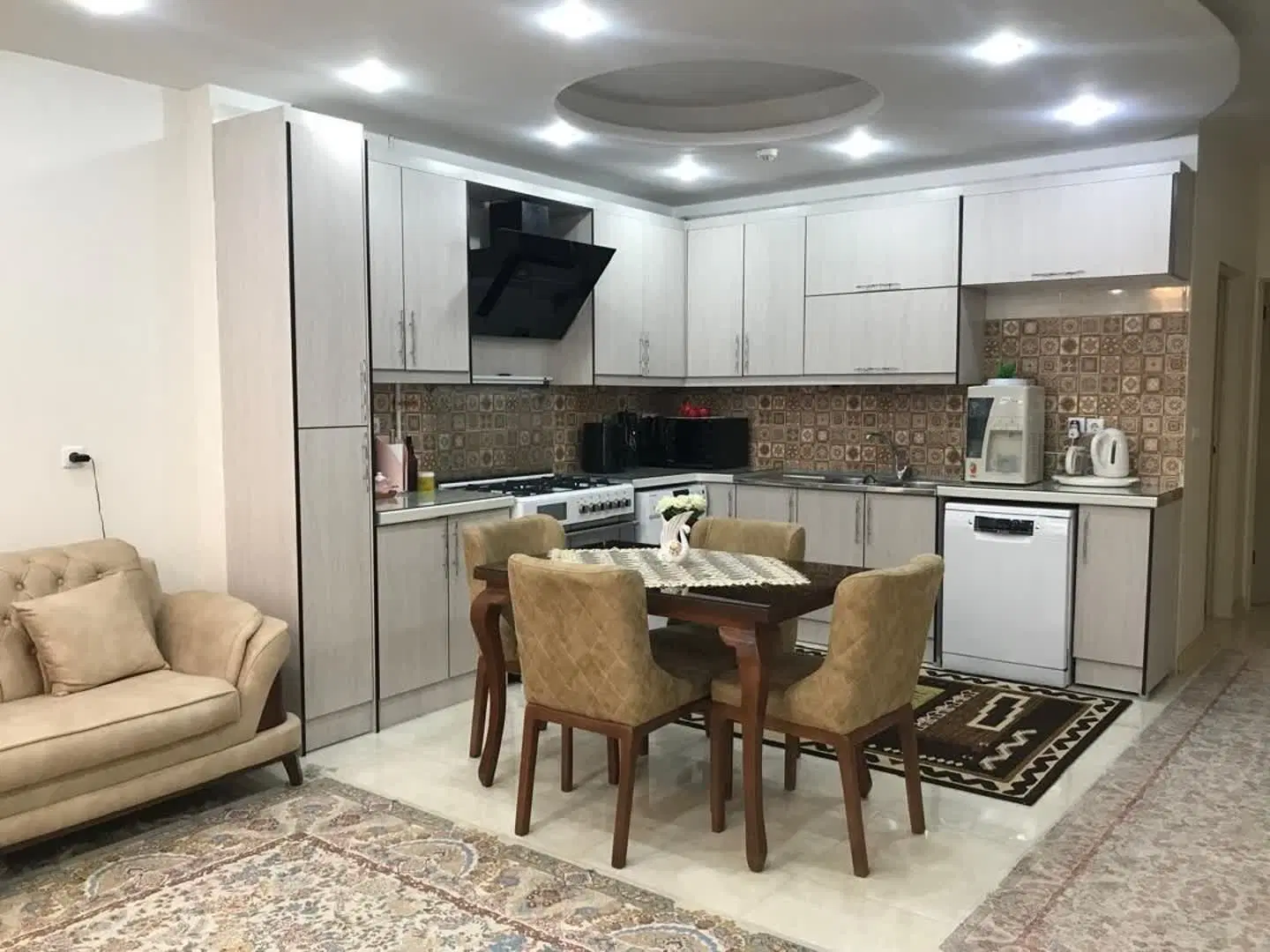اپارتمان چهارواحدی  فول بازسازی خیابان  اصلی