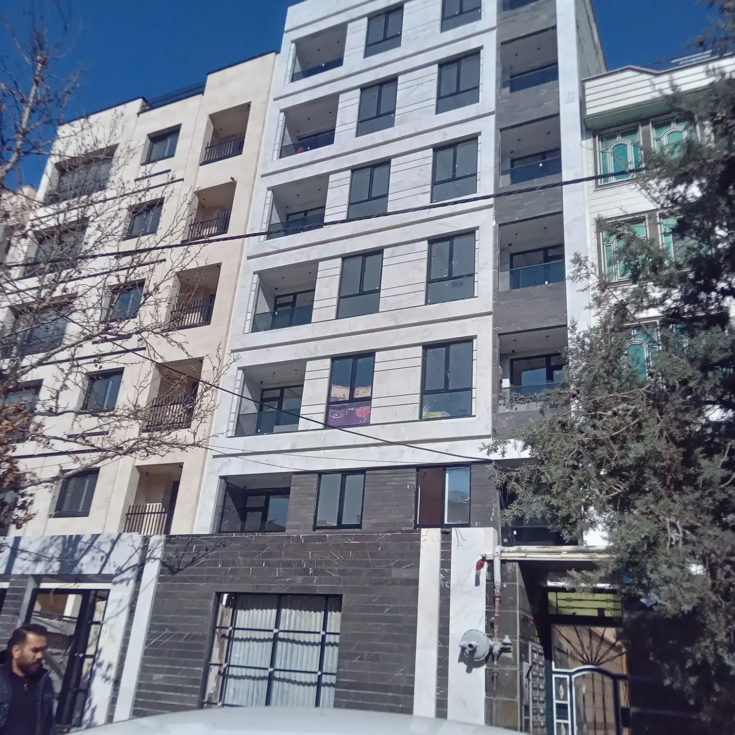 ۲۱۰ متر کلنگی شمالی