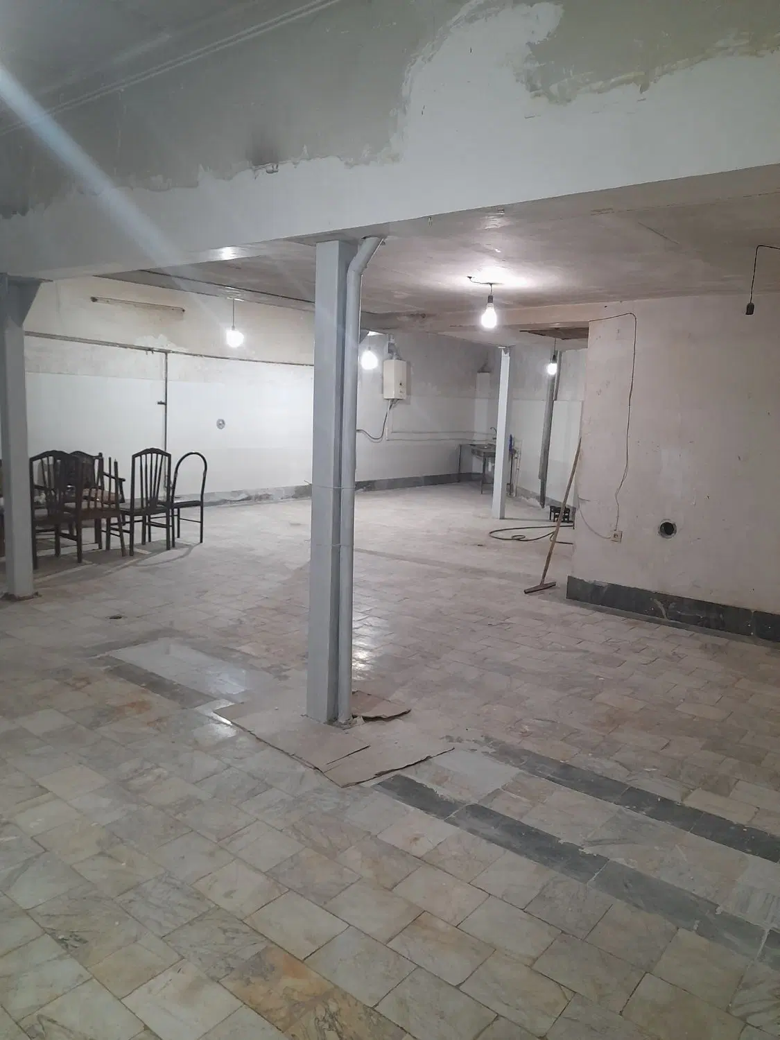 اجاره انبار ۳۰۰ متری در خیابان خشکبار