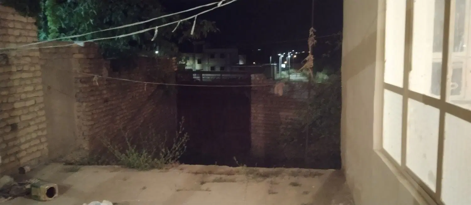 مملک کنار خیابان