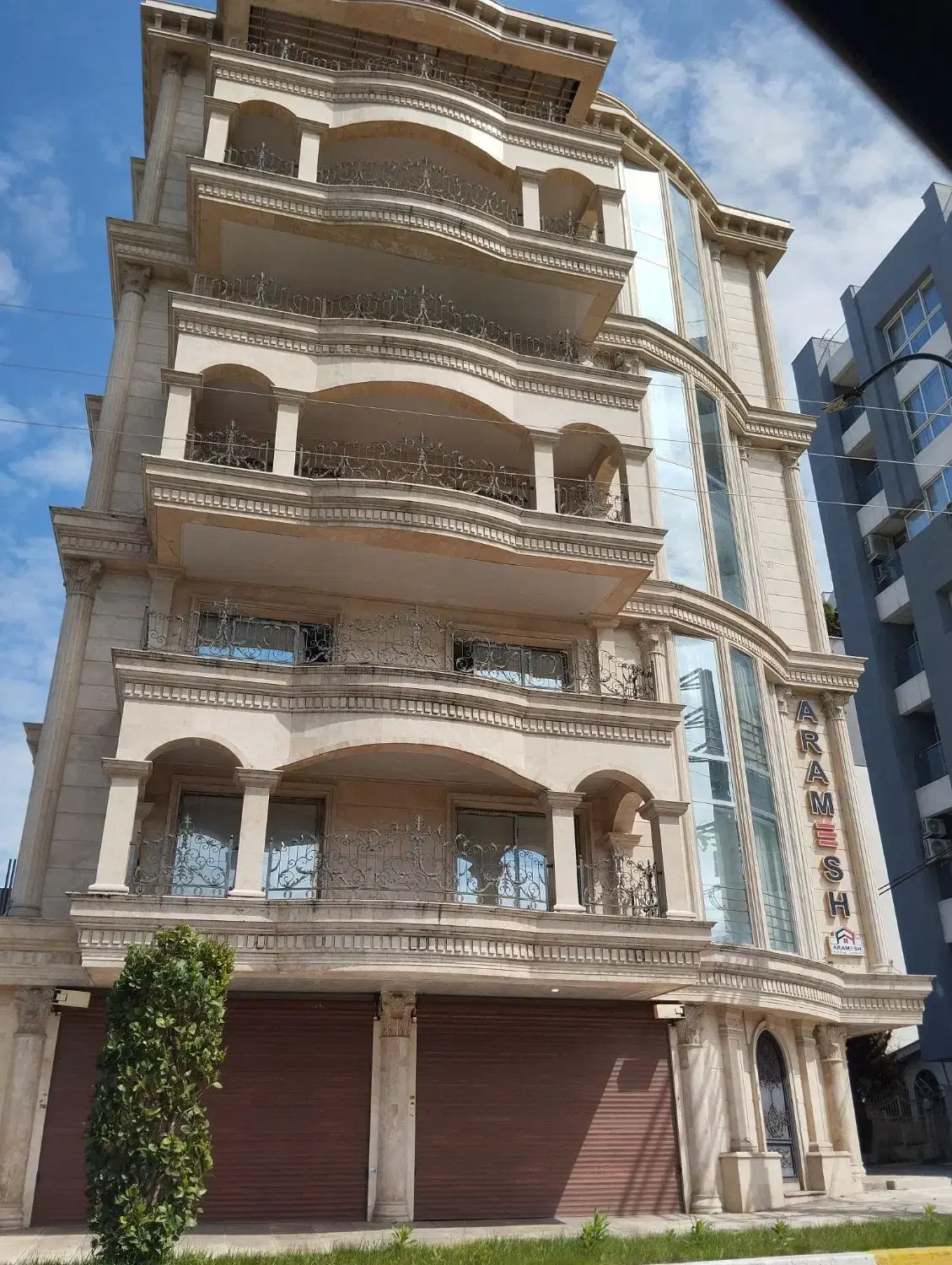 اجاره تک واحدی ۱۶۵ متری